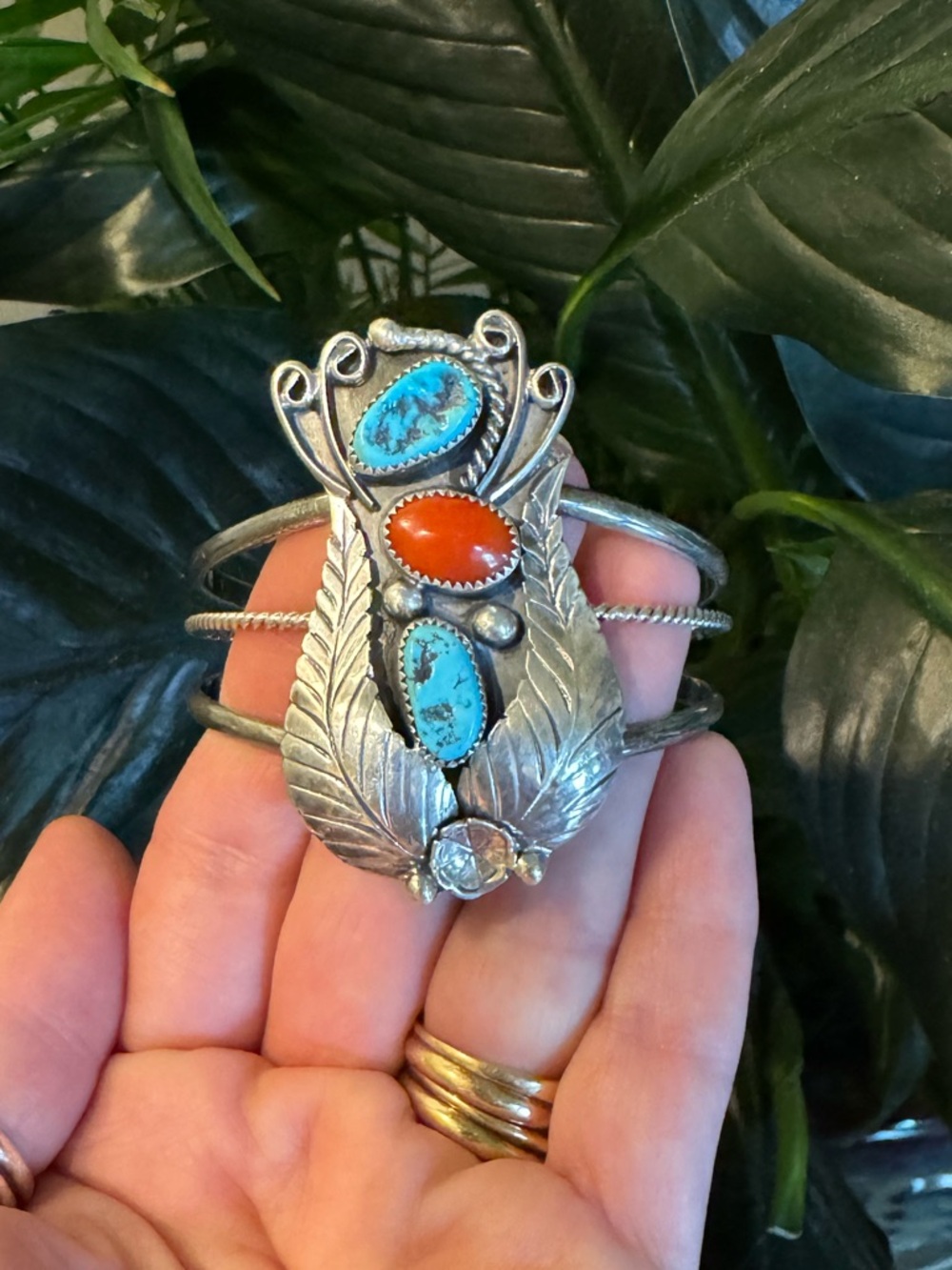 Gorgeous VTG Navajo Yazzie Sterling 3 Stone Turquoise and Coral Cuff Bracelet - Picture 8 of 16